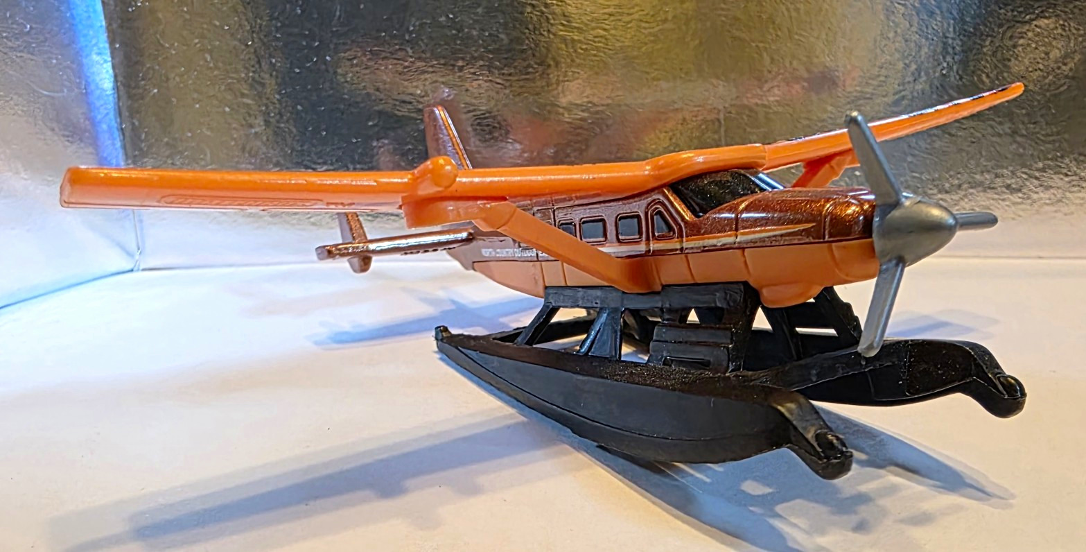 Mattel MB 1:64 2015 Cessna Caravan Seaplane North Country SB-135 Brown/Orange