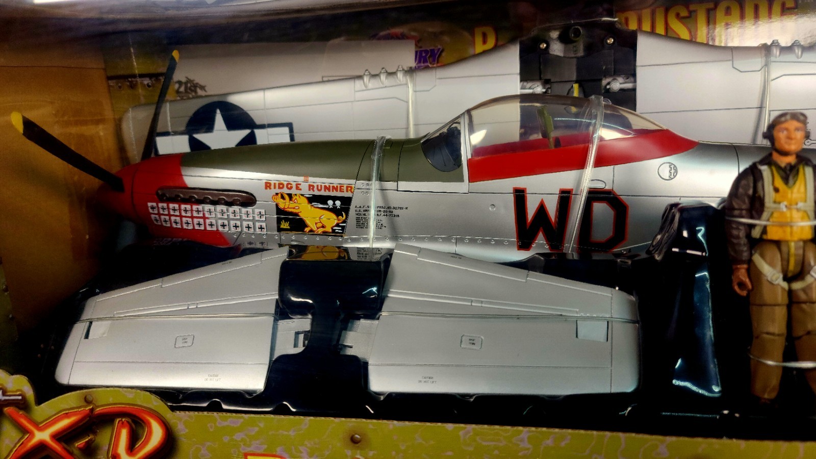 21st Century Toys XD 1:18 P-51D Mustang Ridge Runner Pilot Boxed 2005