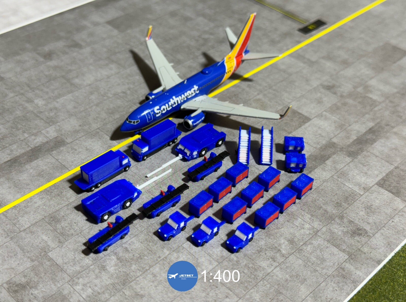 Airport Accessories 1:400 -Southwest Airlines- GSE C/W Gemini Jets, NG Models