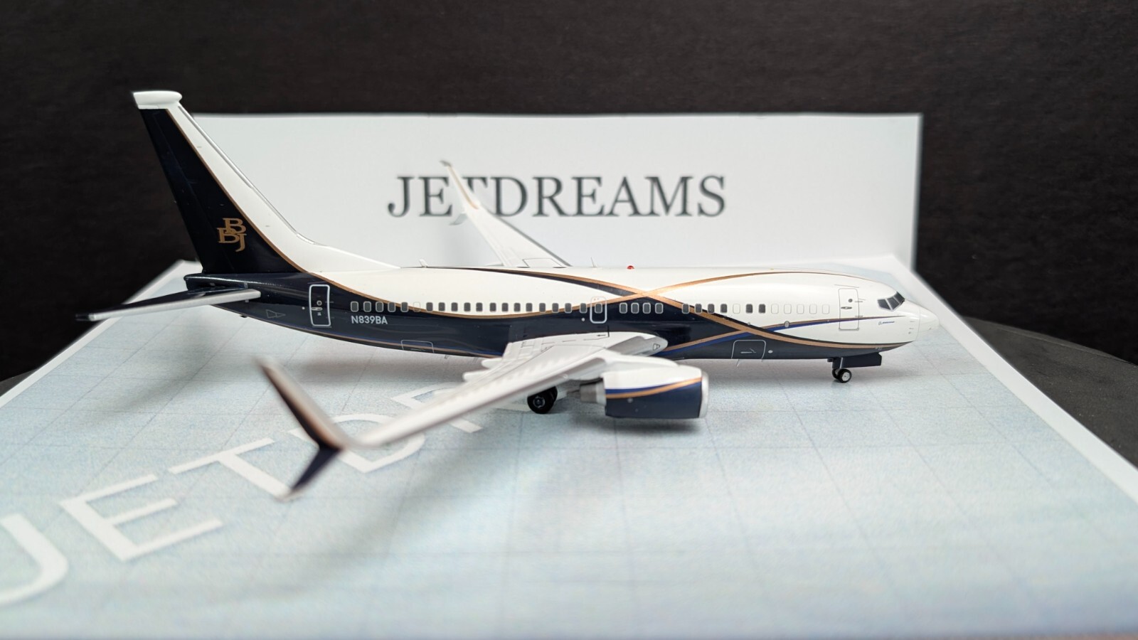 1/200 BOEING AIRCRAFT BUSINESS JETS 737-700 700BBJ HOUSE COLORS N839BA JC WINGS