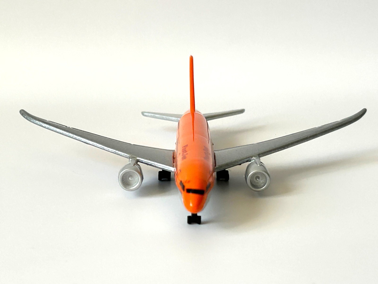 Boeing 787-8 American Plane Airliner Model Toy Orange Diecast 1:500 Scale Maisto