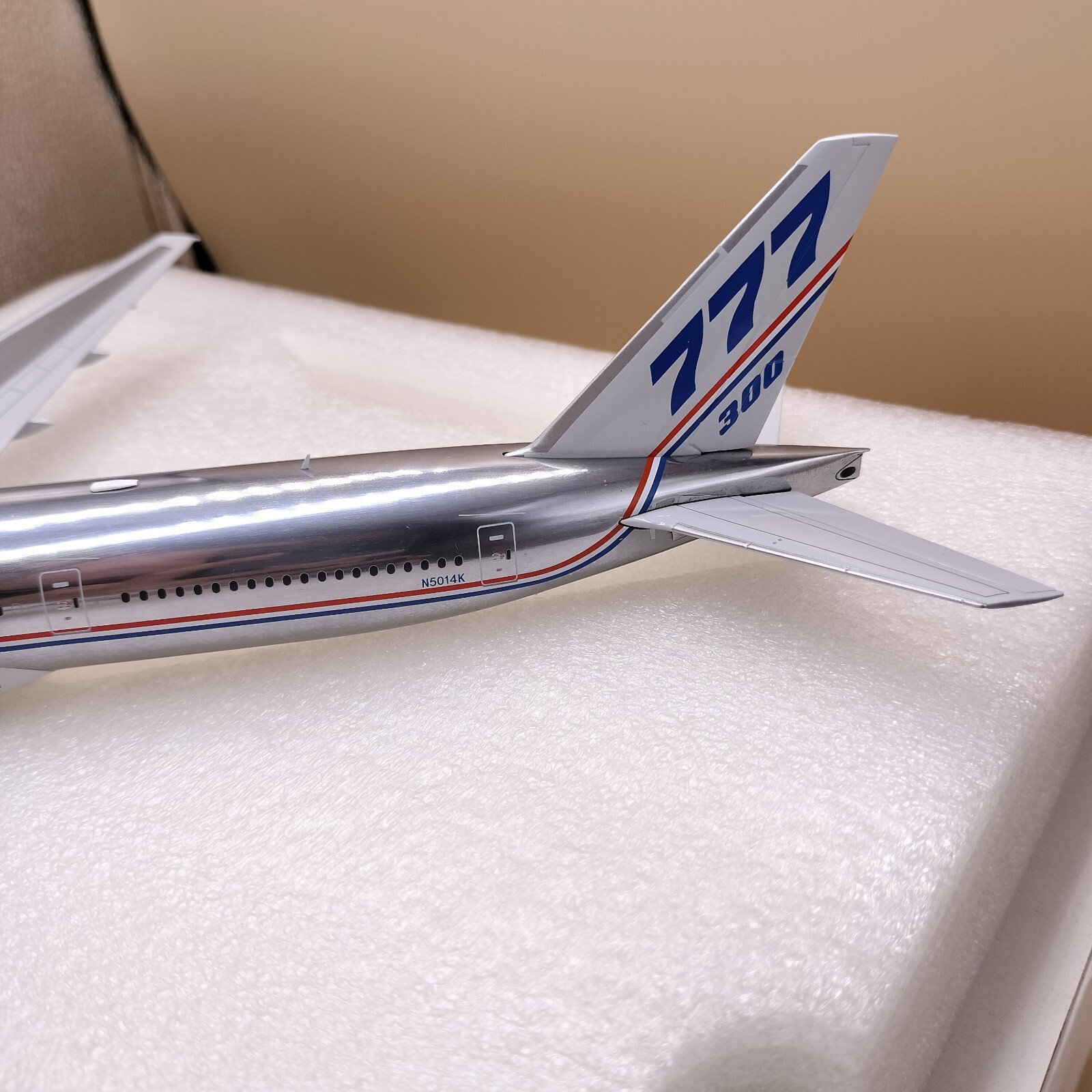 JC Wings 1/200 Boeing 777-300 N5014K XX2237 House Colors diecast model Polished