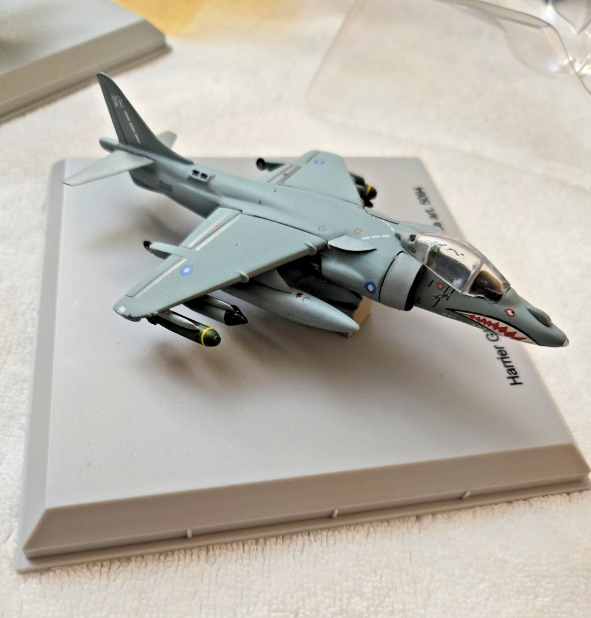 Armour collection 1:100 Harrier GR-7 Royal Air Force ART. 5094 READ
