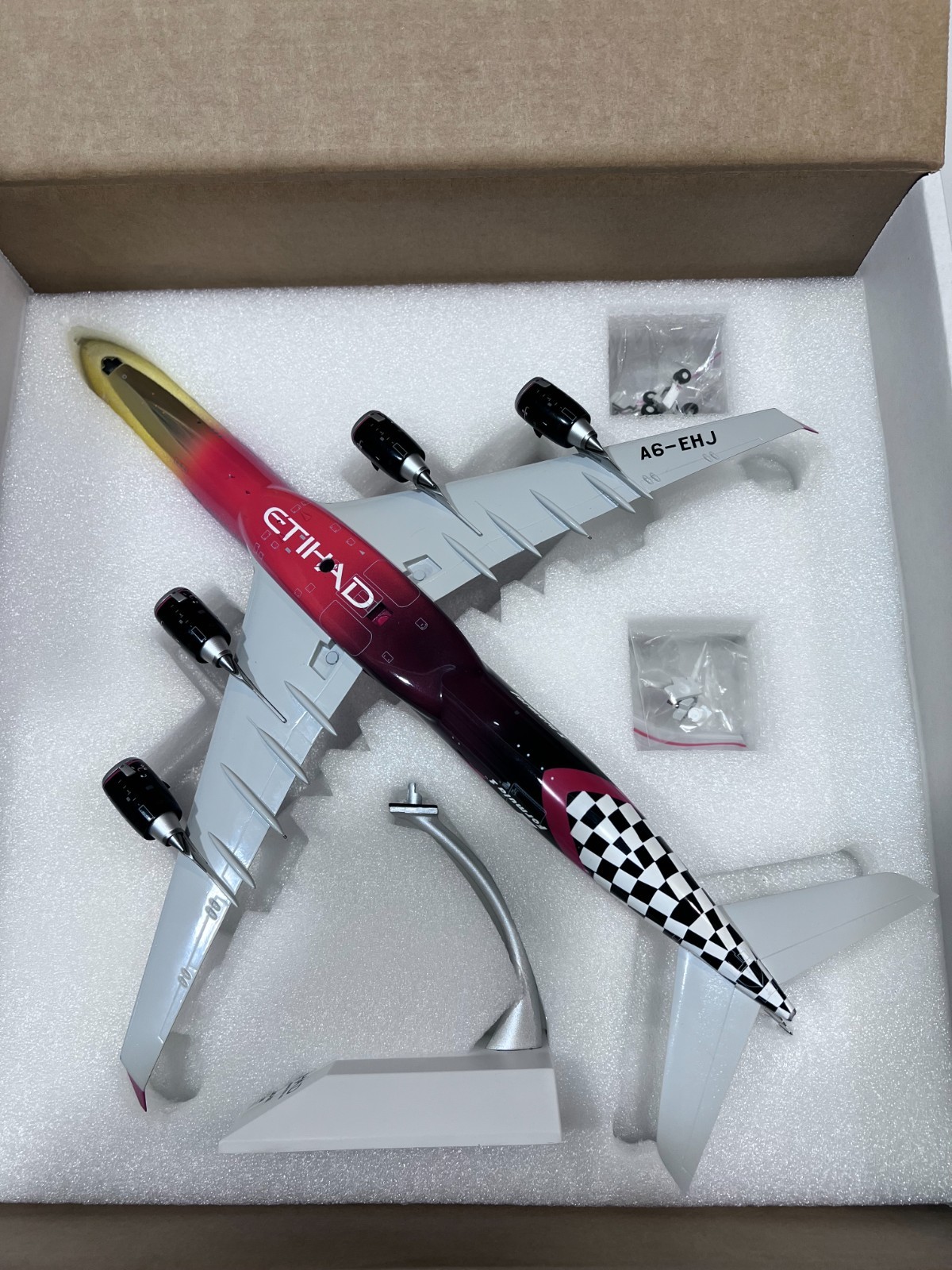 JC Wings 1:200 Etihad Airbus A340-600 Formula One F1 GOLD limited edition A6-EHJ