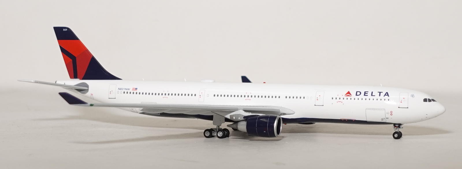 1:400 Aviation400 Delta Air Lines A330-300 N831NW 93078 WB4057 Airplane Model