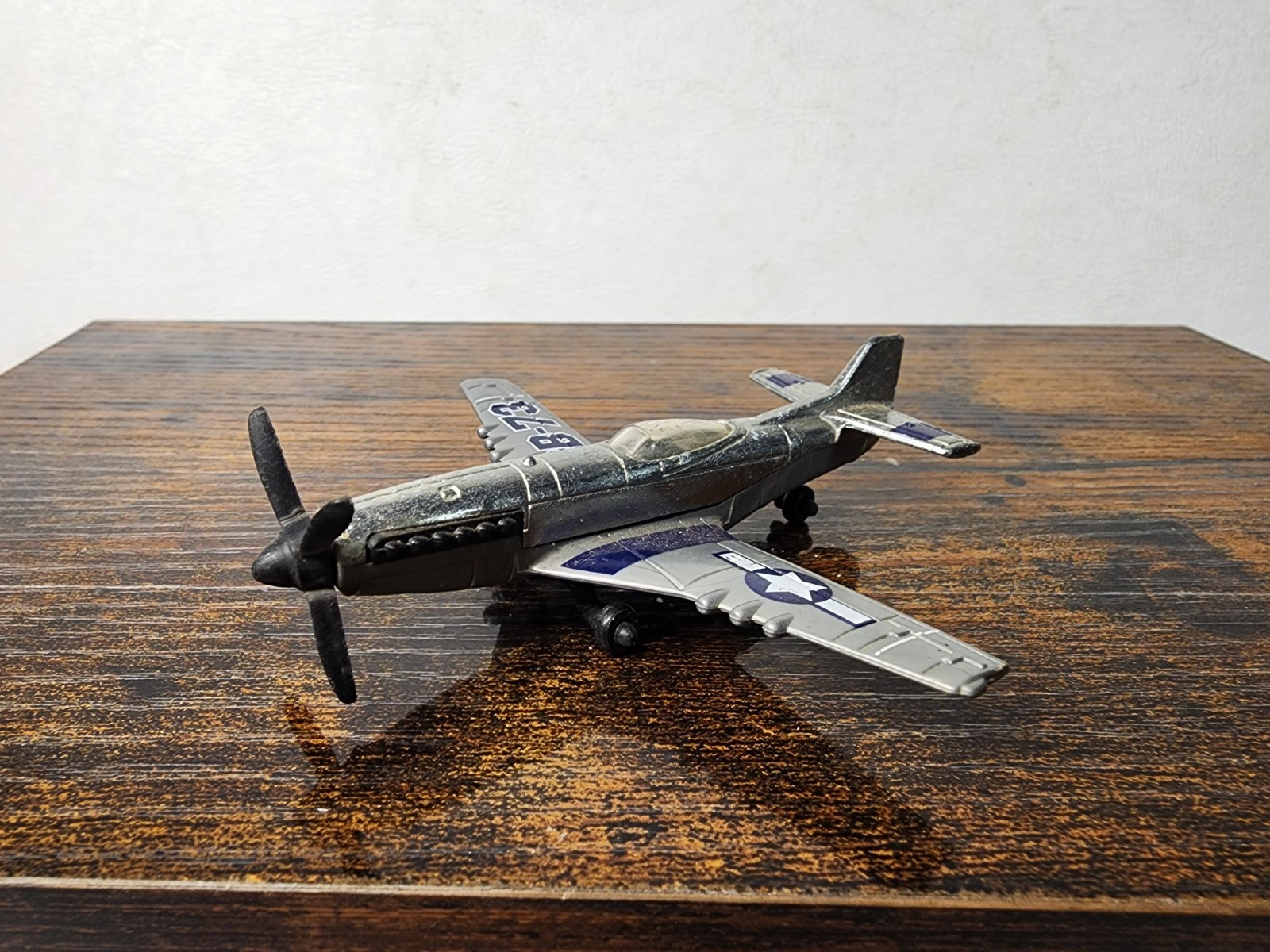 Matchbox 2007 Sky Busters STUNT PLANE SB-73 Die-cast Propeller Aircraft Silver