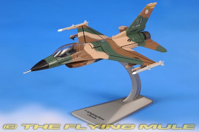 Air Force 1 1:100 F-16C Fighting Falcon USAF 57th WG, 64th AGRS Red 72