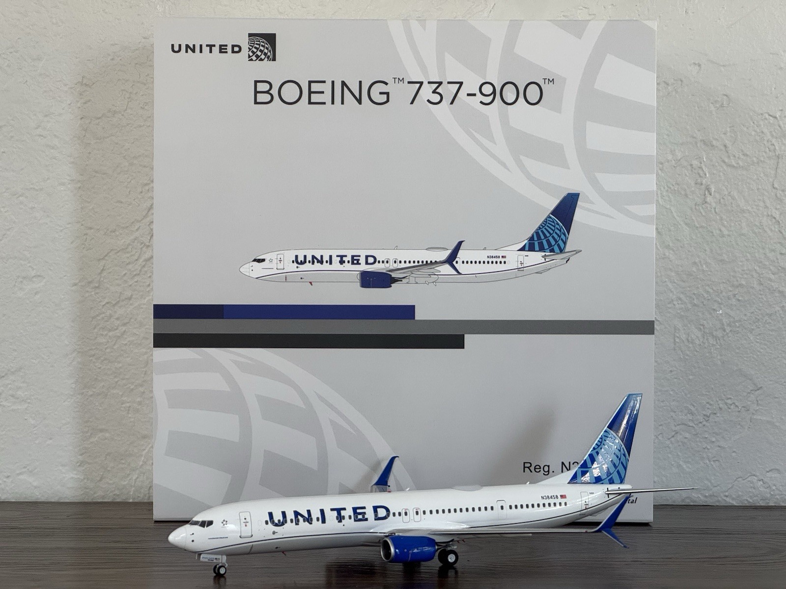 NG Models United Airlines Boeing 737-900ER N38458 Evo Blue 1:200 Diecast Model