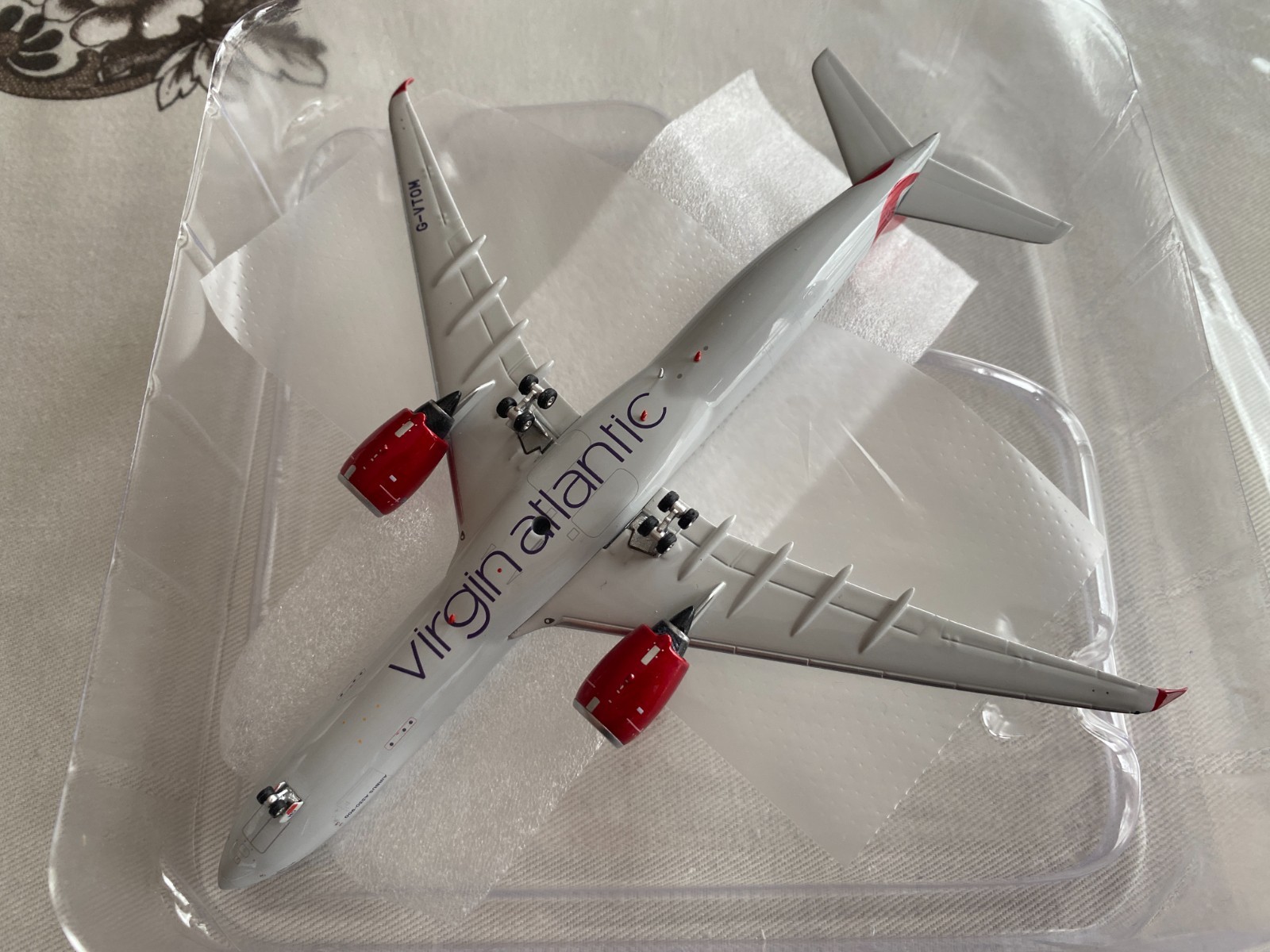 Phoenix Models 1/400 Virgin Atlantic Airways Airbus A330-300 Reg. G-VTOM