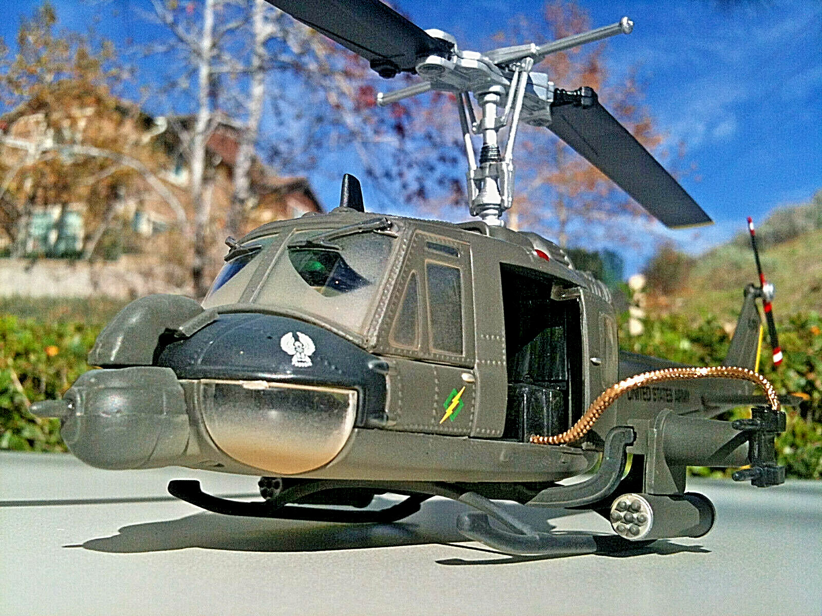 Corgi Bell UH-1C Huey Assault Helicopter US Army 1st Calv Gunship Vietnam 1:48