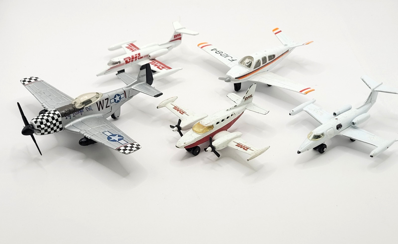 Matchbox Skybusters Learjet Jet Plane Lot 5 Die Cast DHL Beechcraft P-51 Mustang