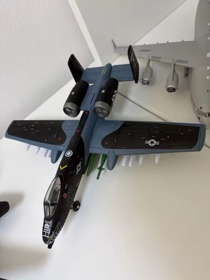1:72 A-10 Thunderbolt II Warthog Building Blocks Military Aircraft Model 23cm