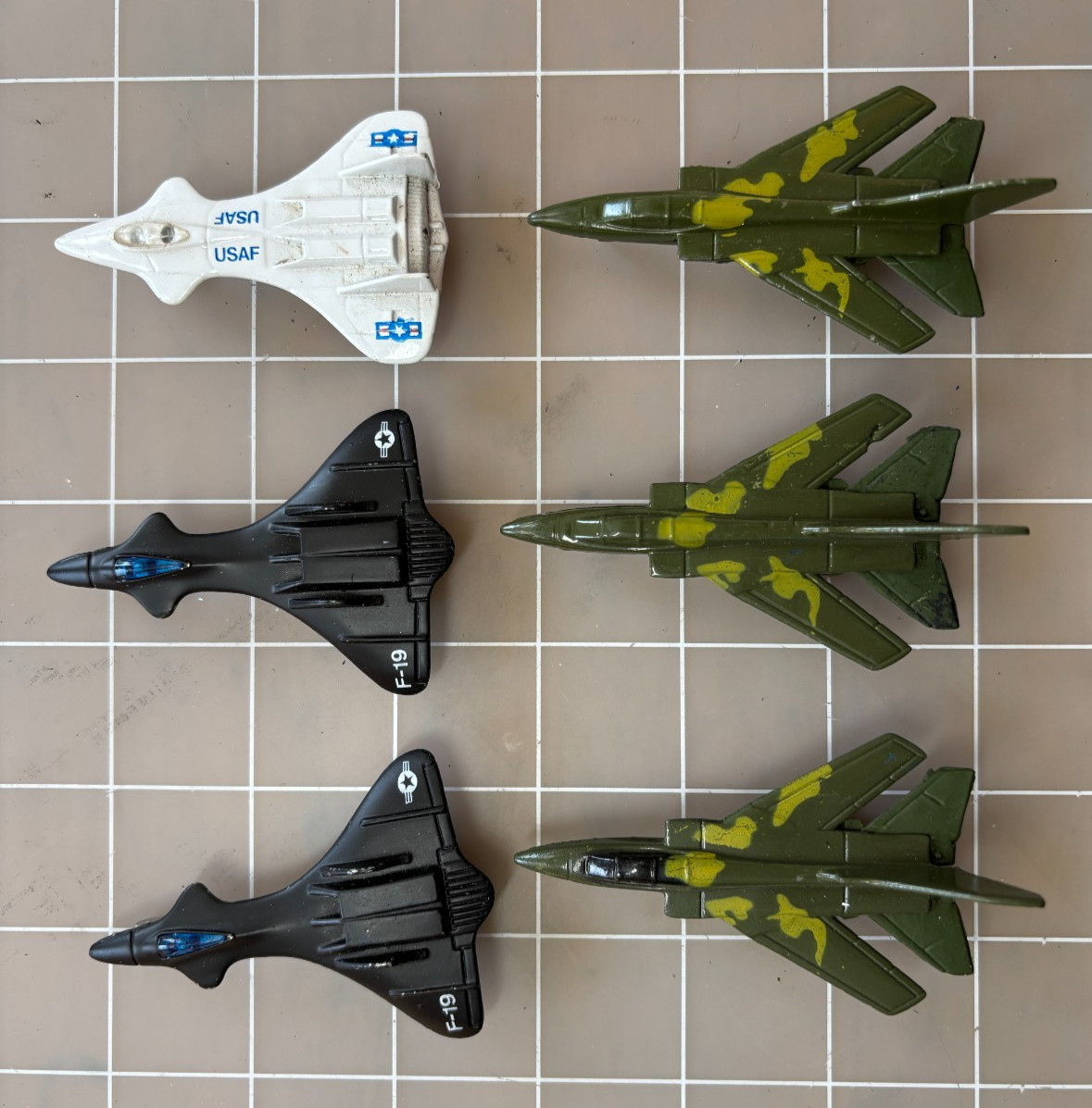 6 Miniature Diecast Jets, good for z scale airport/train layout – lot no. 3