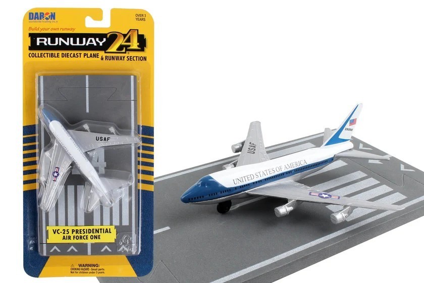 Daron Runway24 Diecast Metal Toy with Runway Section – AIR FORCE ONE VC25/747