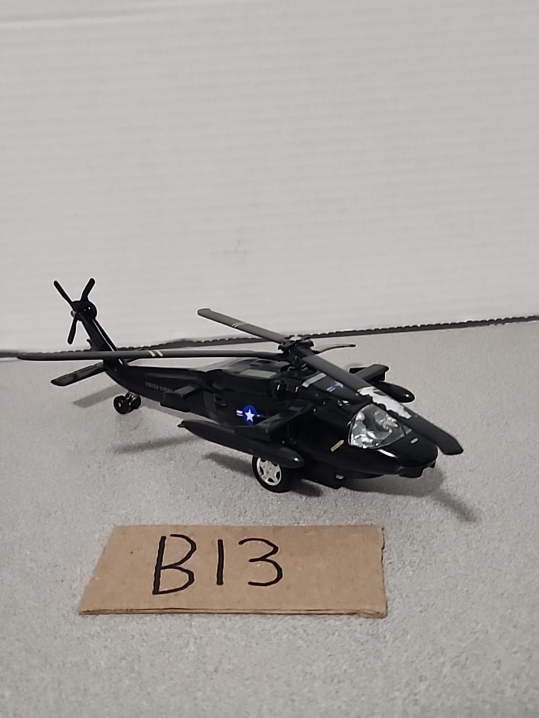 Playmaker Toys U.S. Army Sikorsky UH-60 Black Hawk Helicopter die-cast metal toy