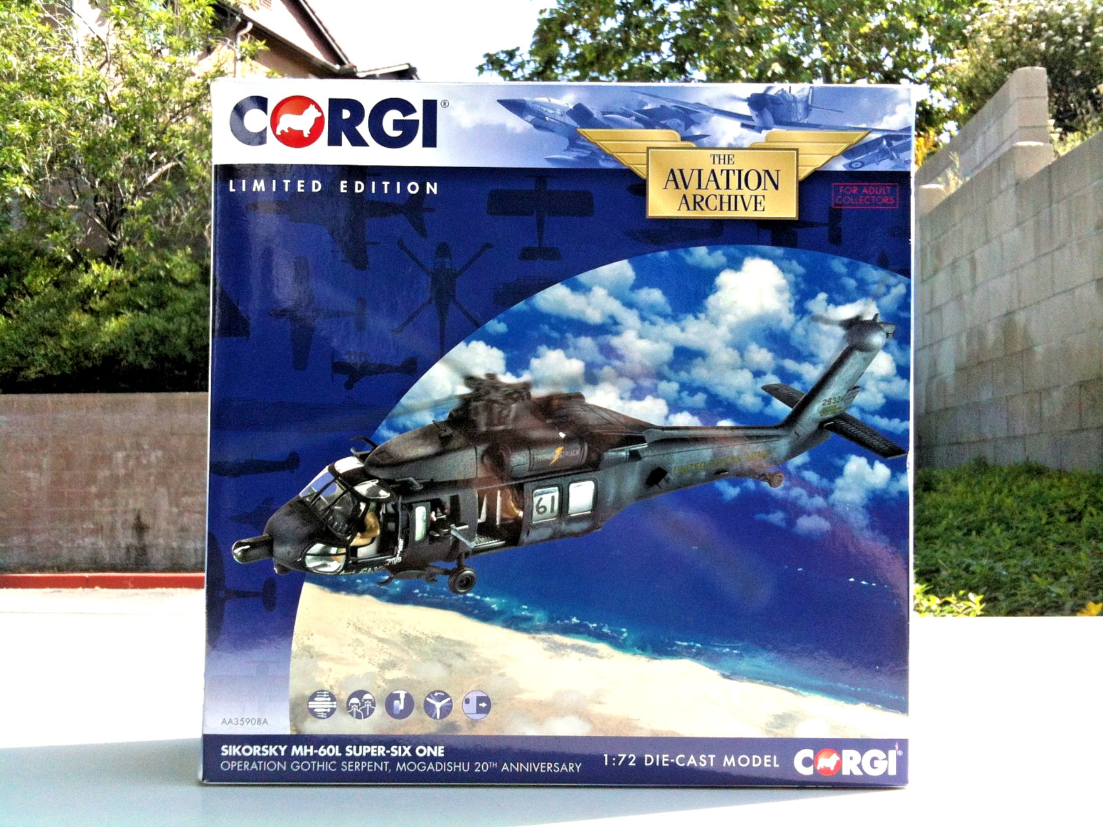 Corgi UH-60 Black Hawk Helicopter US Army Ops Gothic Serpent “Super Six Two”1:72