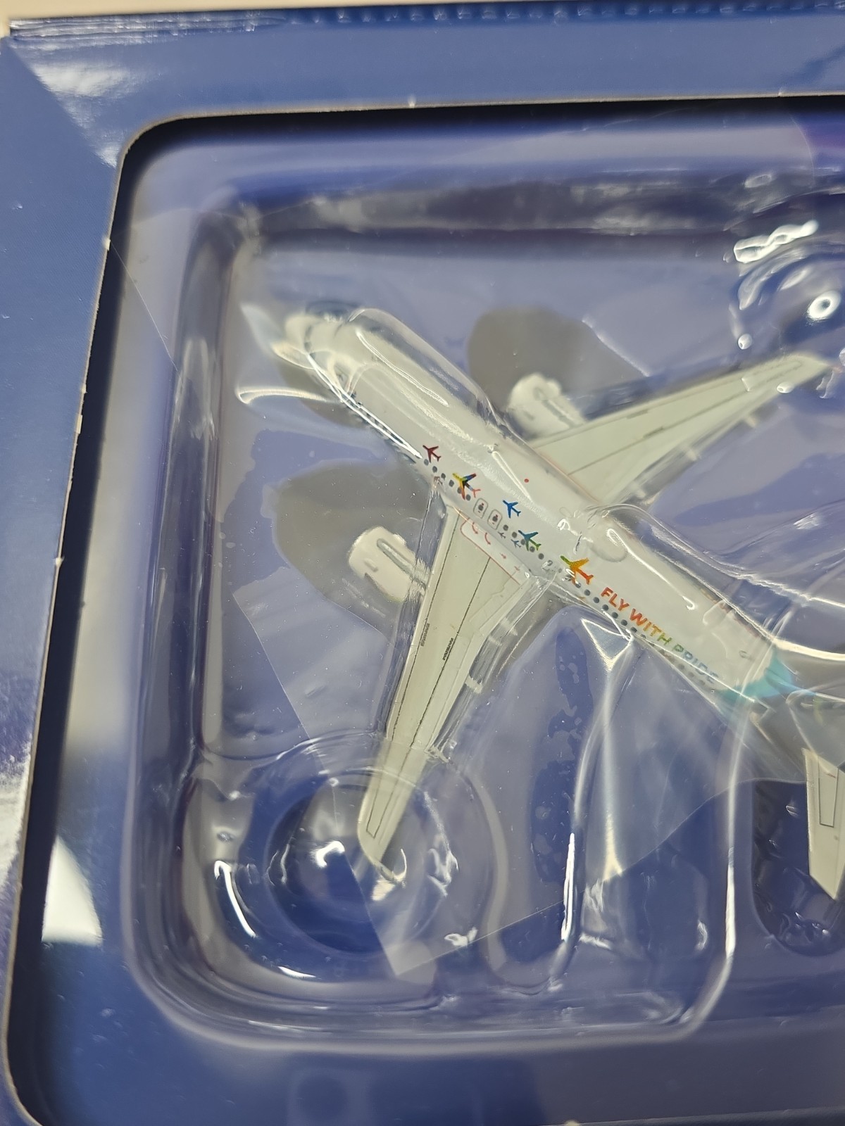 Gemini Jets Alaska Airlines Fly With Pride A320-200 1:400 GJASA2042 Box Has Dam