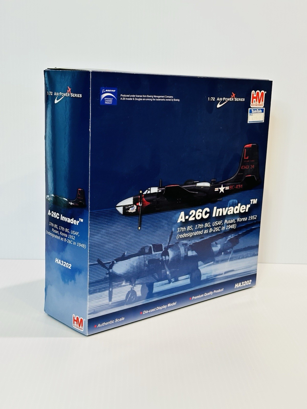 Hobbymaster A-26C Invader USAF/Pusan/Korea 1952 HA3202 1:72 scale Die Cast