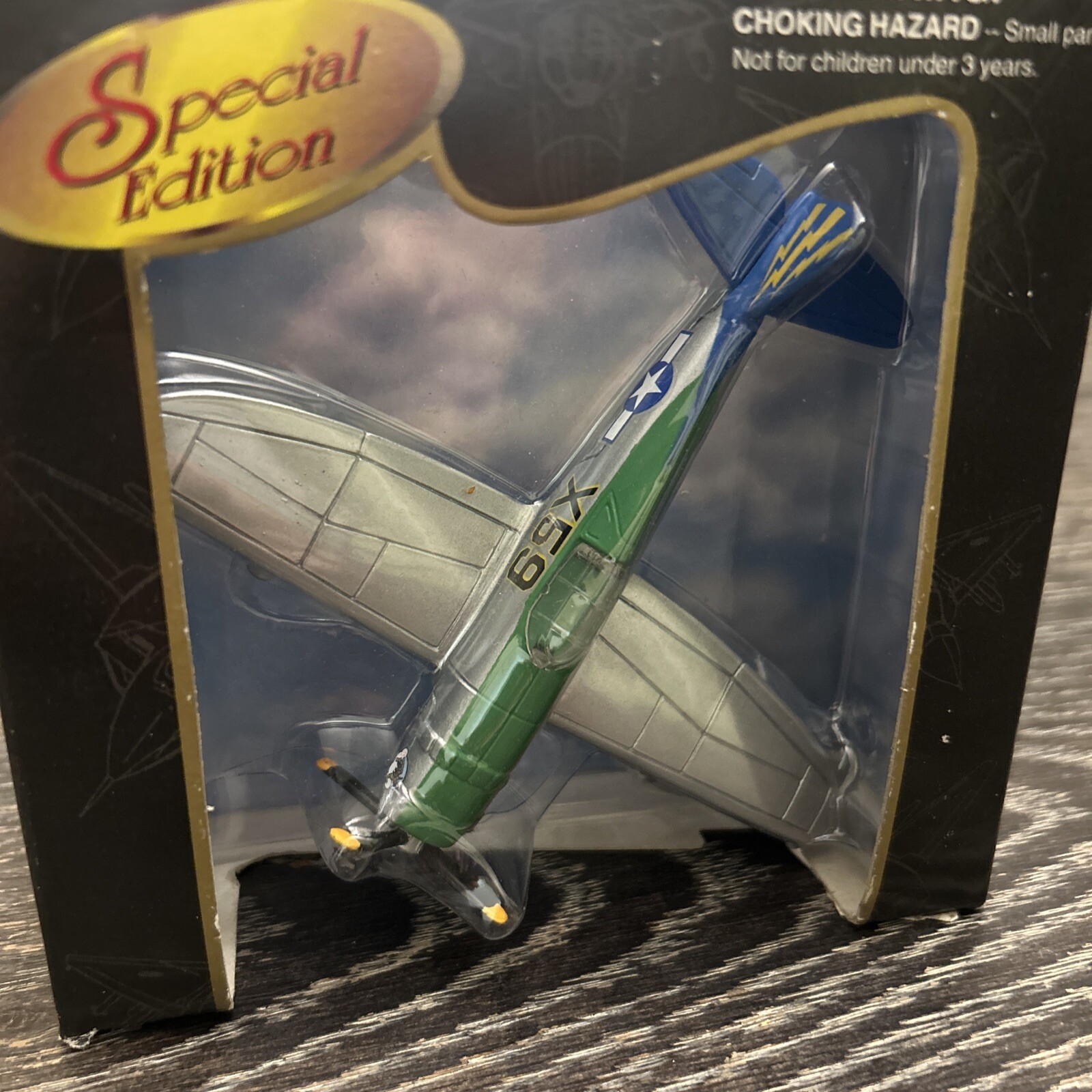 Maisto Special Edition P-47 Thunderbolt Diecast Airplane