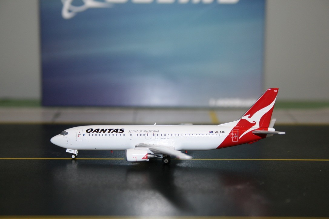 Panda Model 1:400 Qantas Boeing 737-400 VH-TJO (PMVHTJO) Die-Cast Model Plane