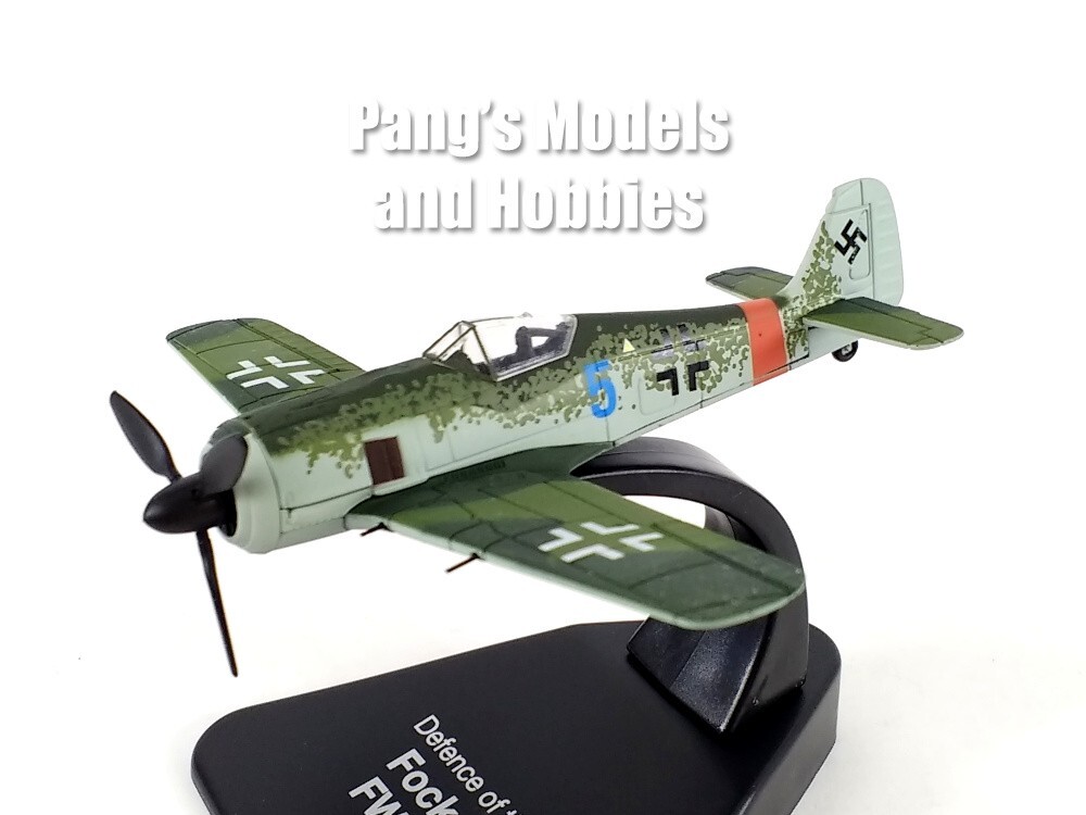 Set of 2: P-51 Mustang vs Fw-190 Würger Shrike 1/72 Scale Model