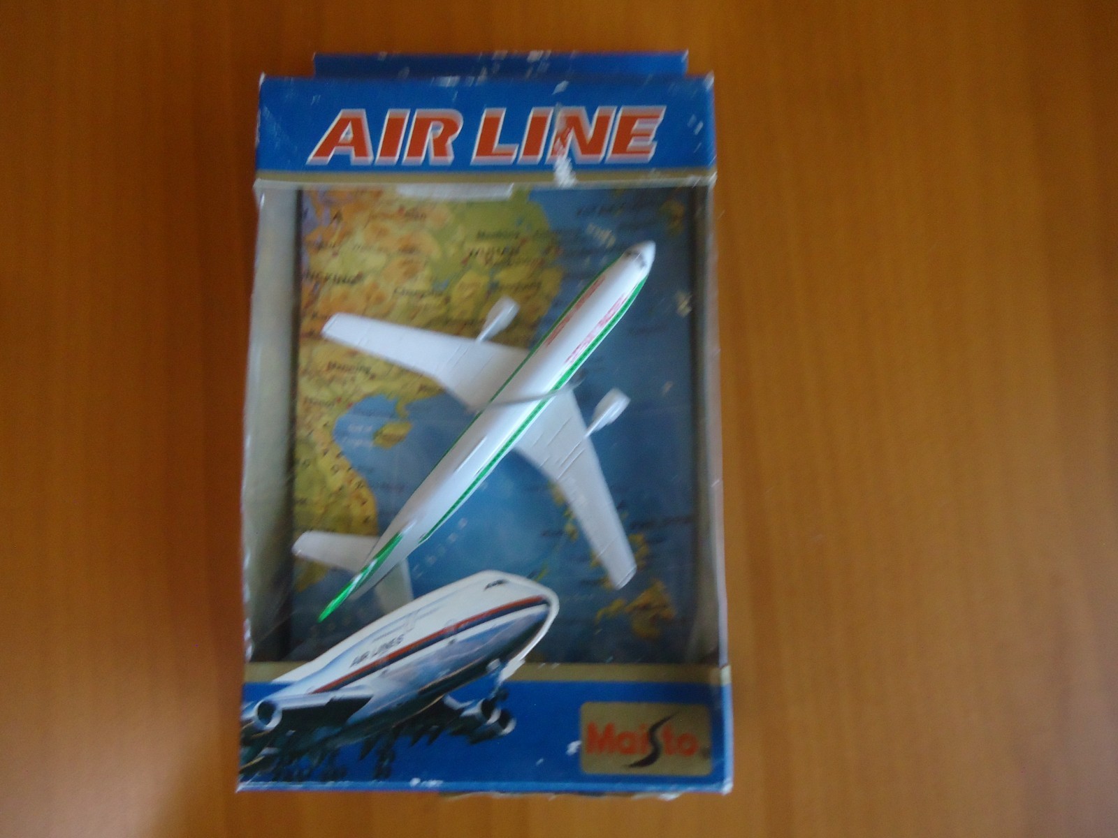 Maisto Air Line Cathay Pacific Commercial Jet Die Cast Replica