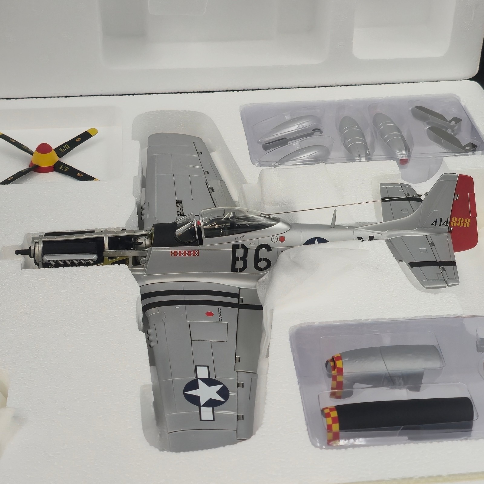 GMP 1/35 Scale Diecast P-51D-15-NA Mustang Glamorous Glenn III Plane No. 51002