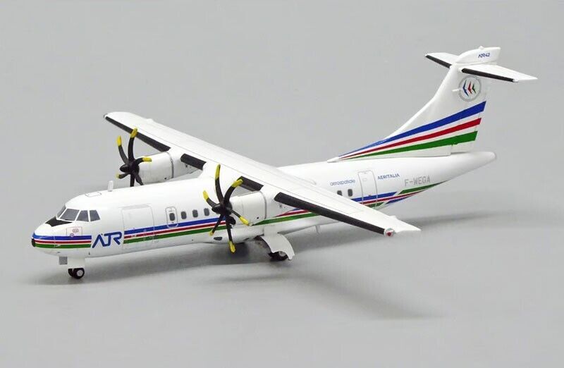 1:200 JC Wings ATR-42-300 Passenger Airplane Diecast Aircraft Plane Model