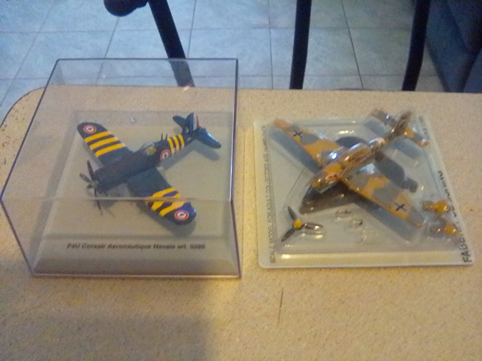 1:100 Diecast WW-2 Italeri New Stuka,,F-4U Naval, Reino Unido.