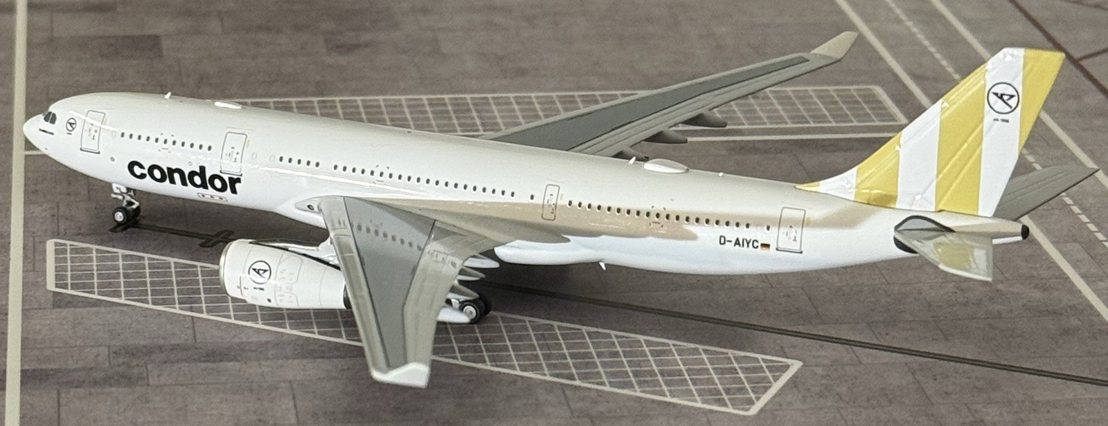 NG Model Condor Airbus A330-200 Reg #D-AIYC Beige Tail NGM61055 1:400