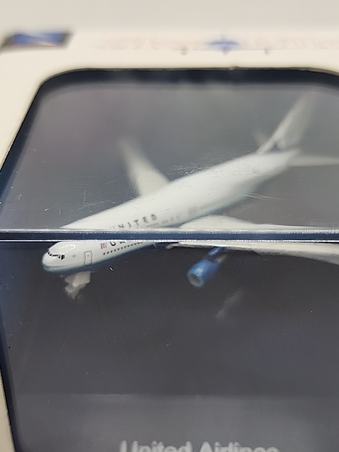 New Ray Sky Pilot 1:800 Scale United Airlines Boeing 767 – 300 Diecast 2011