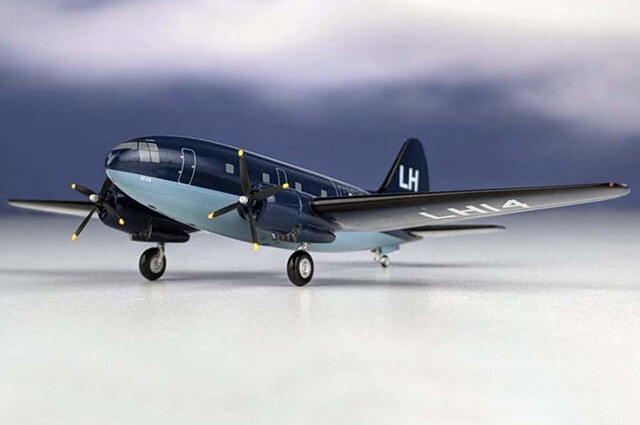 WM219755 AeroClassics R5C-1 Commando 1/200 Model LH14 USMC VMR-252