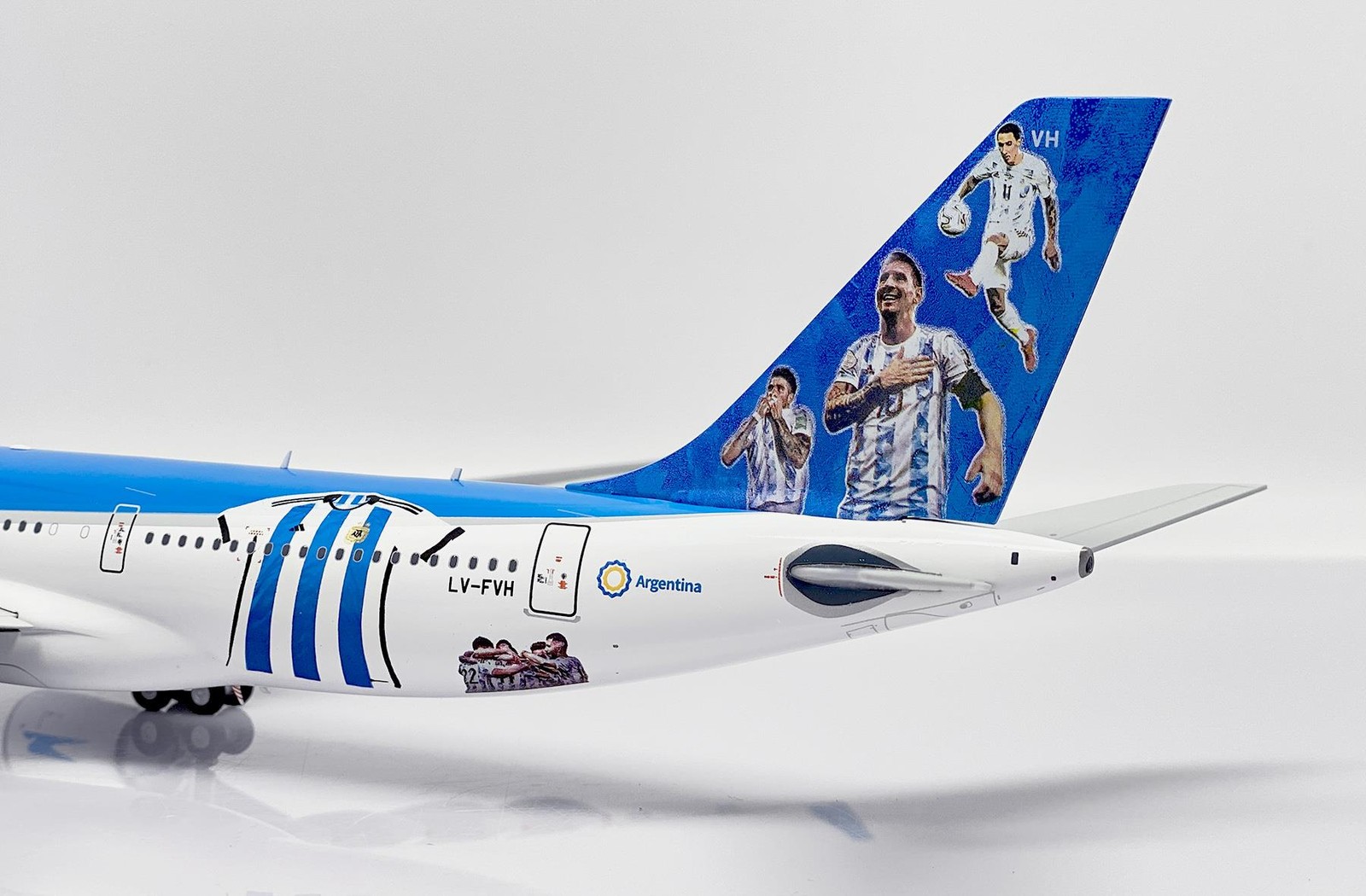 Aerolineas Argentinas Airbus A330-200 LV-FVH 1:200 Scale JC Wings SA2036