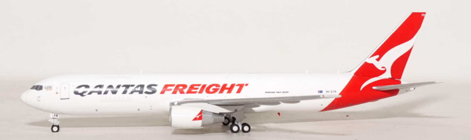 1:400 Panda Models Express Freighters Australia B 767-300 VH-EFR 92683 PM-625…