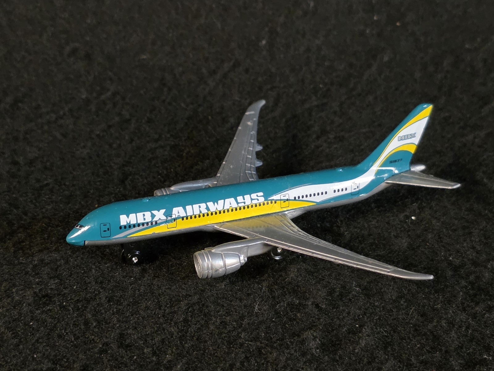Matchbox 2010 Skybusters MBX Airways Boeing 787-8