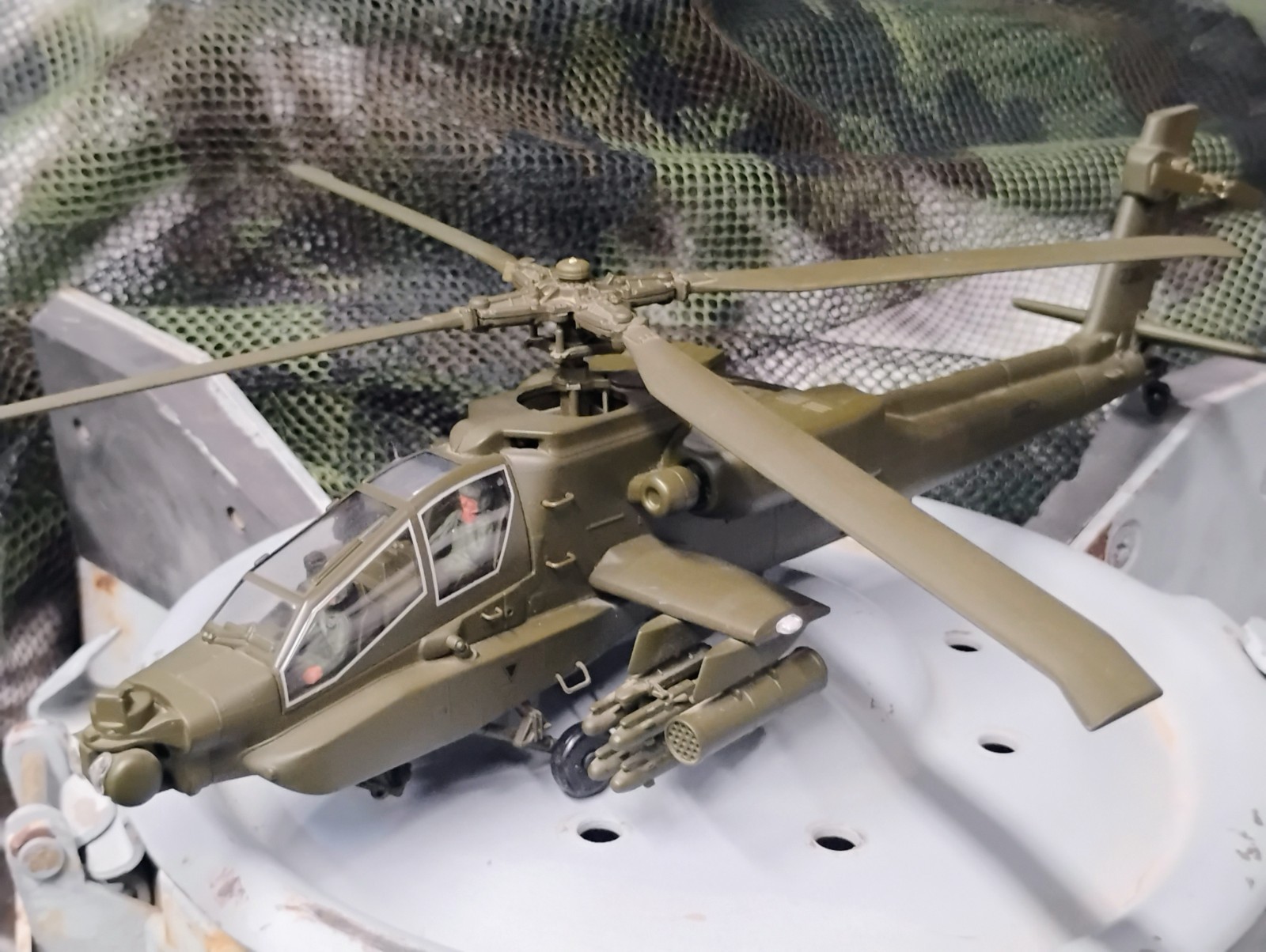AH-64D Longbow Apache US Army Attack Helicopter 12″ Diecast Model RNLAF w Stand