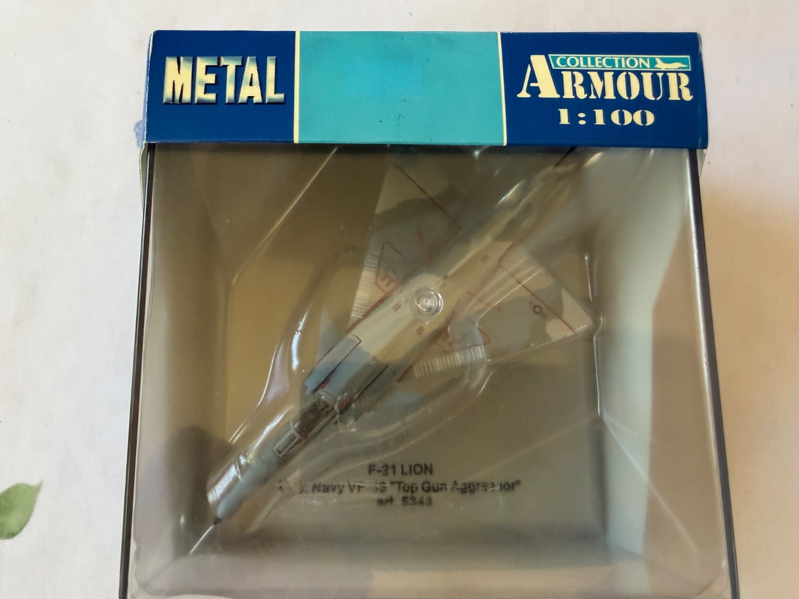 1/100 ARMOUR COLLECTION ART.5343 F-21 LION USN VF-43 “TOP GUN AGGRESSOR”