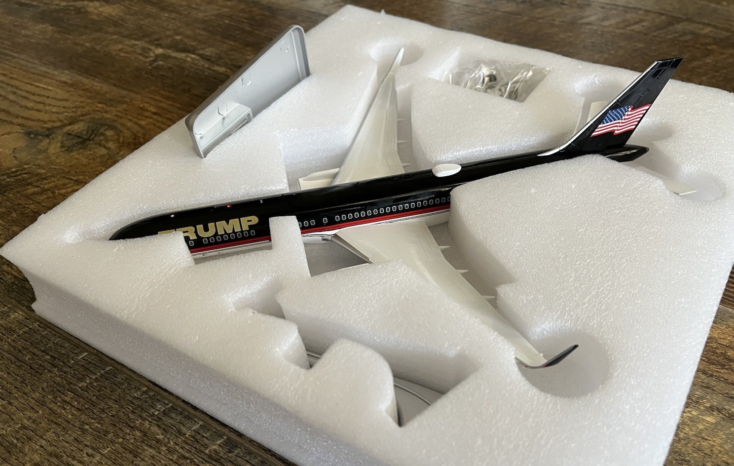 NEW NG NEXT GENERATION MODEL 1:200 scale BOEING 757-200 “TRUMP” LIVERY N757AF!!!