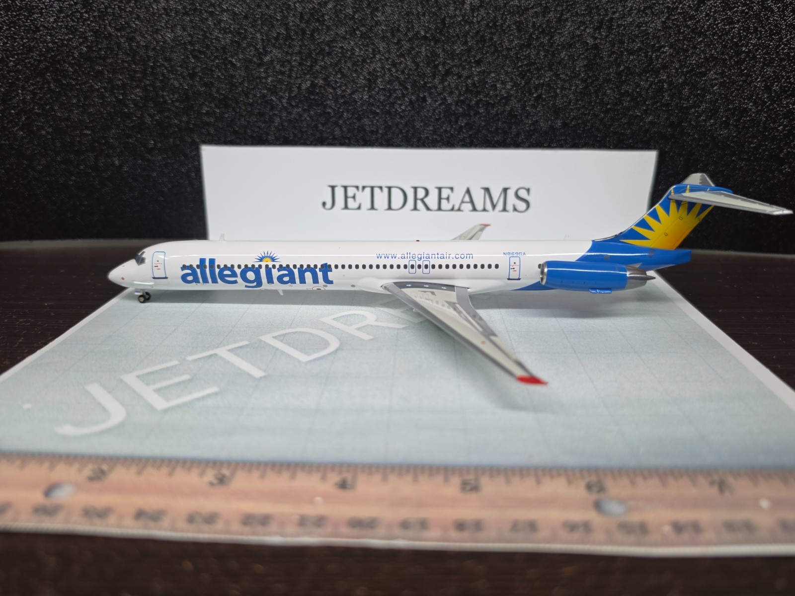 1/200 ALLEGIANT AIRLINES MD-83 MD-80 SERIES 2000’S COLORS N869GA GEMINI JETS
