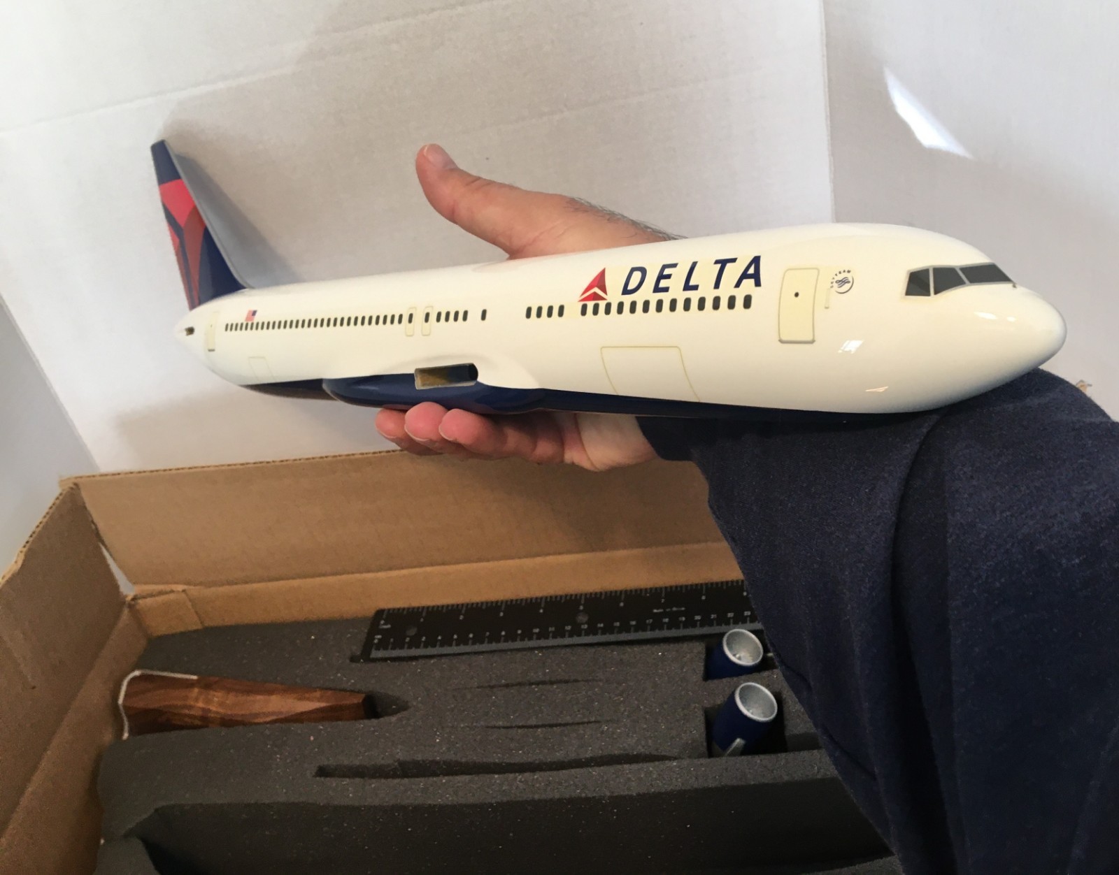 PACIFIC MINIATURES DELTA AIRLINES BOEING 767-300 AIRLINER 1:100