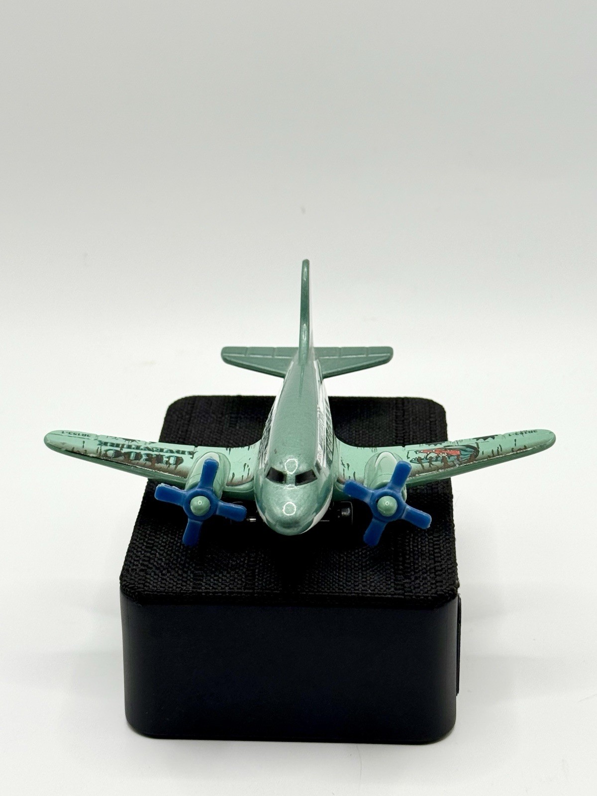 2003 Matchbox Airplane Airliner Croc Adventure