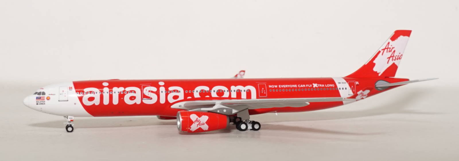 1:400 Kylin Models AirAsia X A330-300 9M-XXV 93832 K333AMX01 Airplane Model