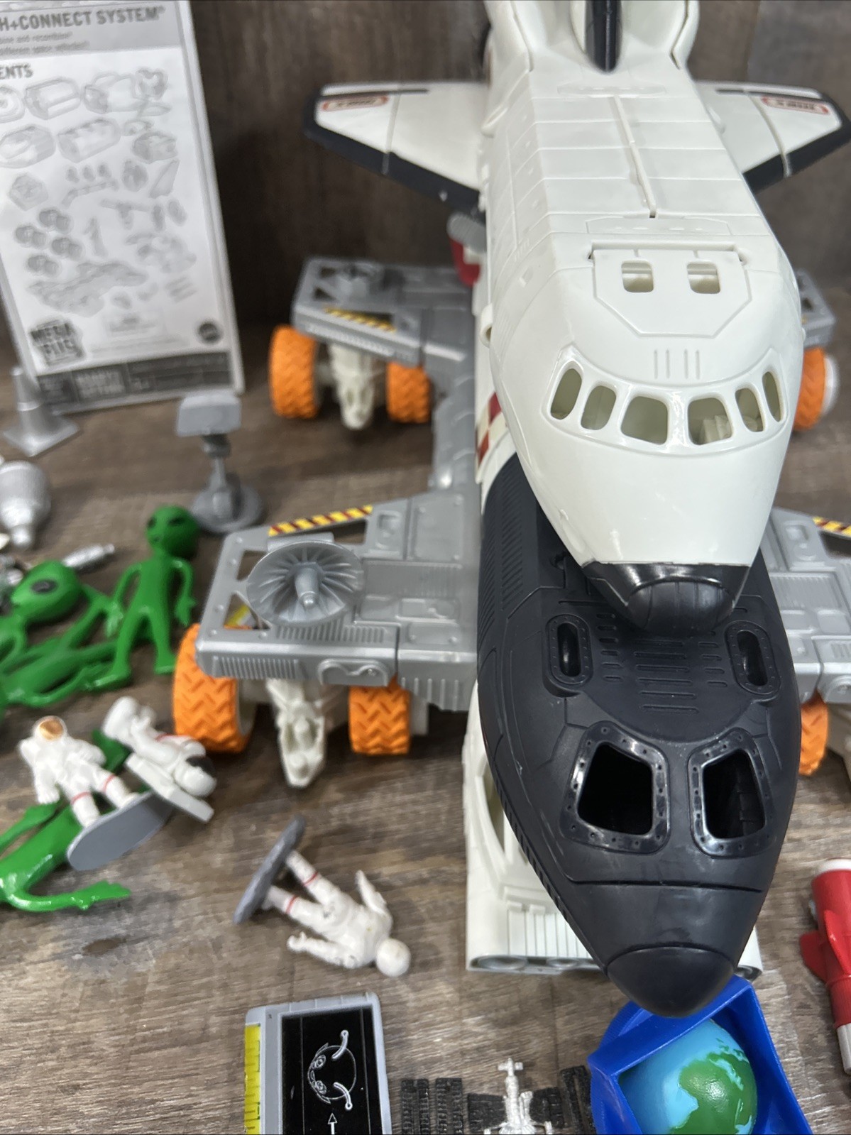 Matchbox MBX Mega Rig Shuttle Mission Set Space Shuttle W/ Aliens & Astronauts