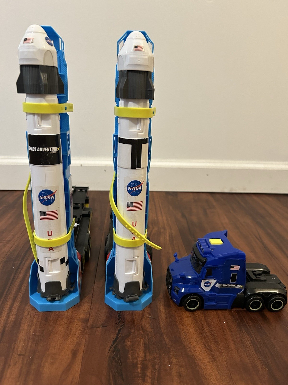 SPACE ADVENTURE NASA USA ROCKET TRUCK TRAILER TRANSPORTER 16” “READ”