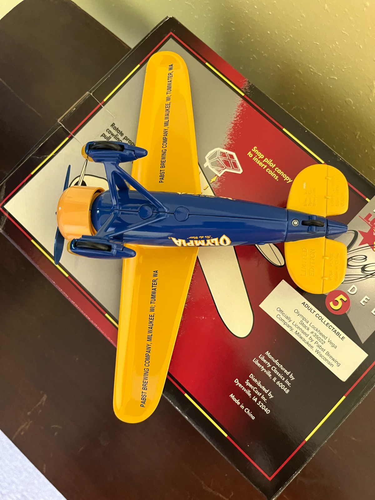 1932 Lockheed Model 5 Vega aircraft die-cast 1/32 scale collector bank