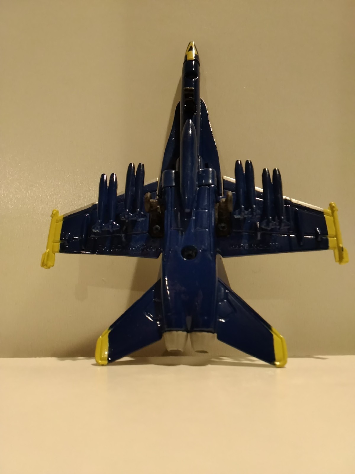 Maisto F18 Tailwinds U.S. Navy Blue Angels Fighter Jet MINT
