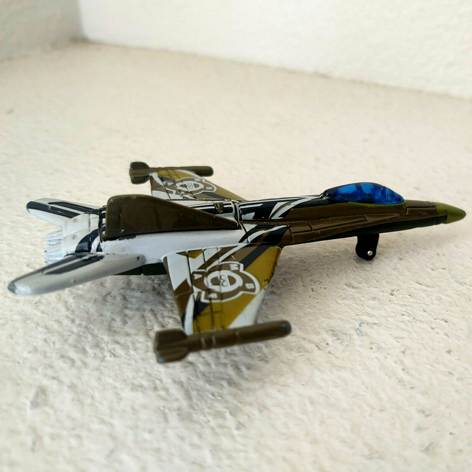 Mattel Matchbox Hero City Sky Buster 2001 Die Cast Attack Jet 68982 MISSING FIN
