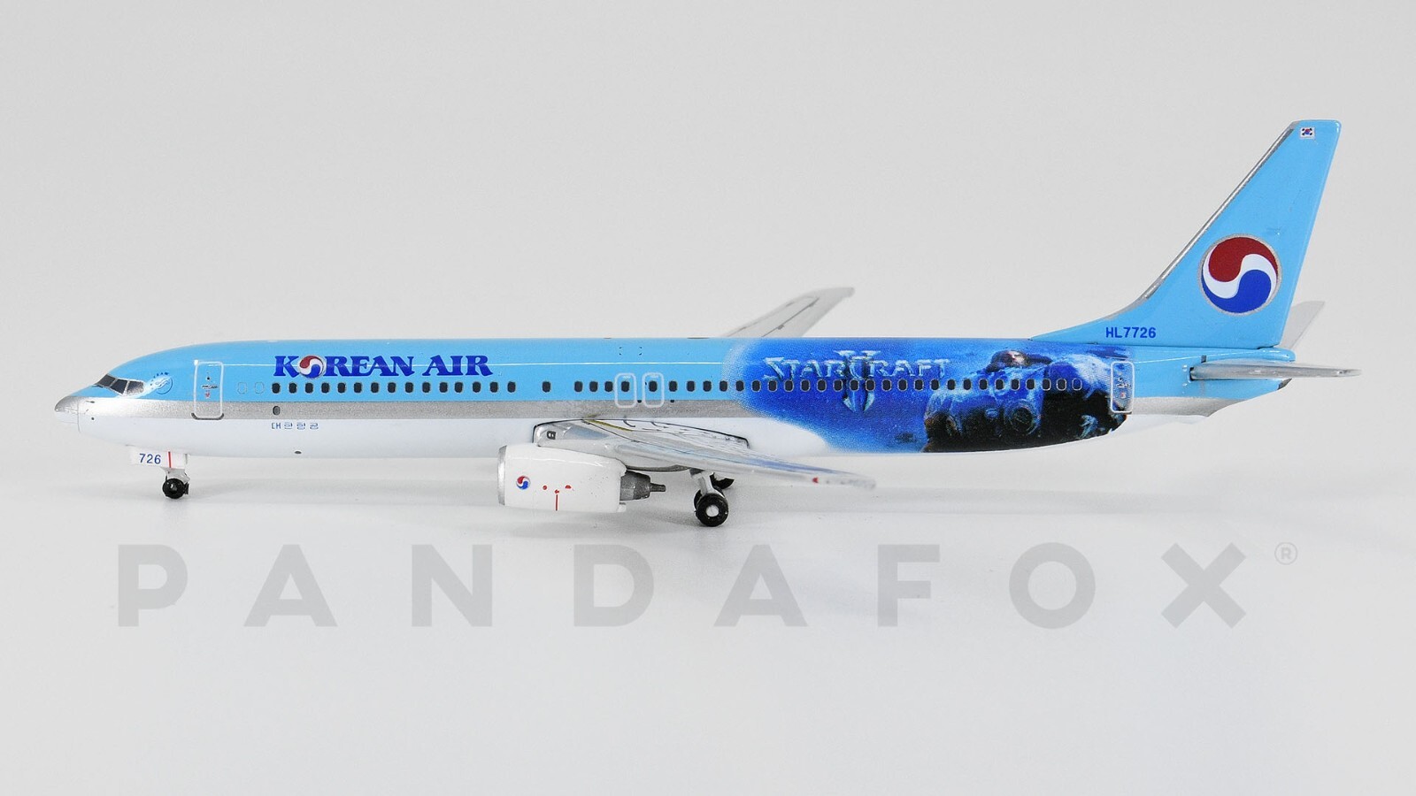 Korean Air Boeing 737-900 HL7726 StarCraft II Phoenix 10448 Scale 1:400 RARE