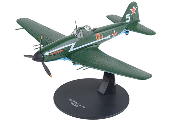 27290-45 Motor City Classics Il-10 Beast 1/72 Model Soviet Air Force 15th