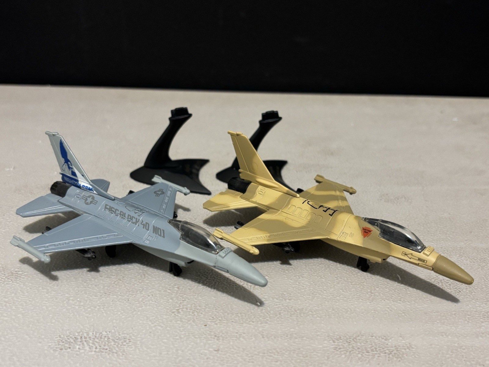 Maisto Diecast Set Of F-16 Night Falcon & F-16 Block 60 Out Of Blister